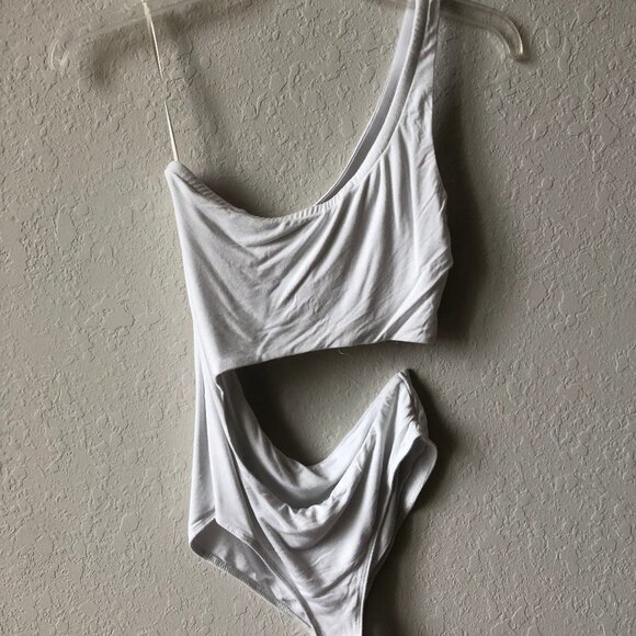 Forever 21 Tops - FOREVER 21 WHITE SIDE CUT OUT BODY SUIT Size Small